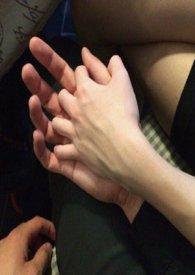 她和哥哥的死对头在一起